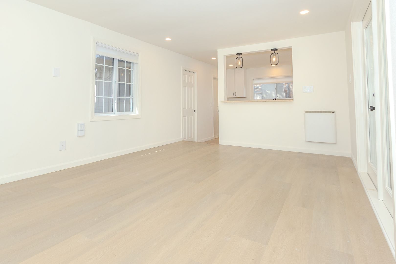 Stylishly Remodeled 1 Bed/1Bath in Crown Point, 1 Block to the Bay, Parking/Laundry/Storage! $1500 DEPOSIT!
