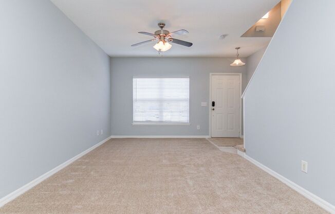 RENT BY MAY 15TH and RECEIVE 2 WEEKS OFF YOUR FIRST MONTH'S RENT!!! Beautiful 2 Bed/2.5 Bath Townhome in Placid Lakes Community in Sanford!