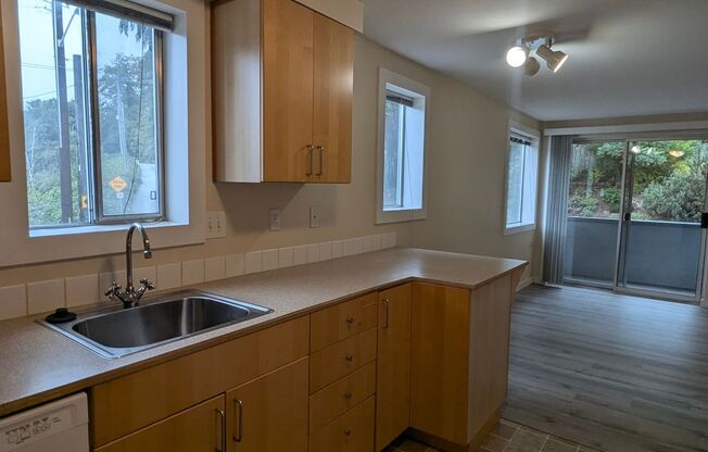 2 beds, 1.5 baths, $1,590, Unit 2