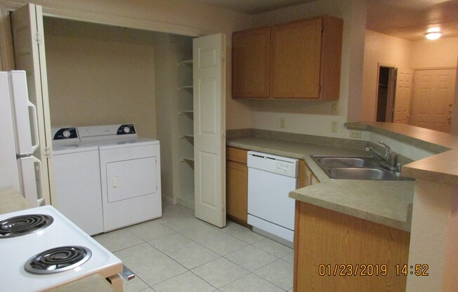 1 bed, 1 bath, 784 sqft, $1,230, Unit 607