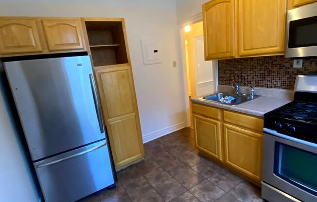 2 beds, 1 bath, 800 sqft, $2,700