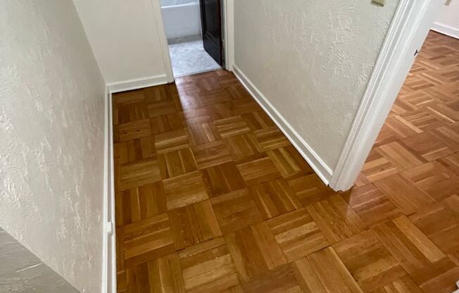 2 beds, 1 bath, 1,000 sqft, $1,200, Unit 102