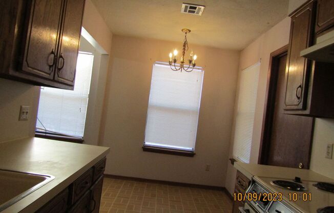 2 beds, 1.5 baths, $825