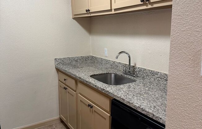 1 bed, 1 bath, 682 sqft, $925, Unit 406