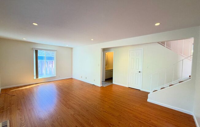 3 beds, 2.5 baths, $6,895