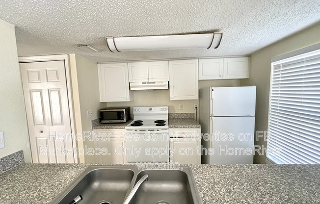 8517 LINCOLN CV DR