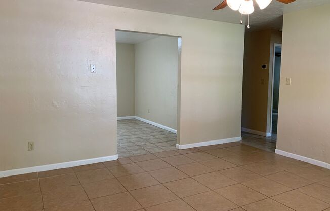 3 beds, 1 bath, 1,148 sqft, $1,295, Unit 4119 NE 1 TER