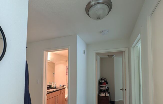 2 beds, 1 bath, $3,095