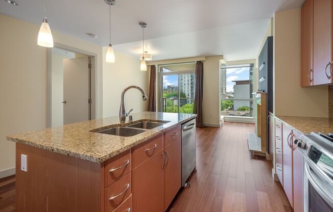 1/bd/1.5ba Bellevue Condo