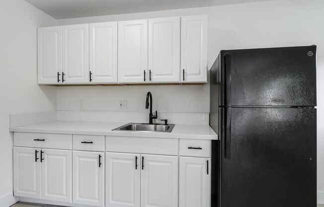 2 beds, 1 bath, 900 sqft, $1,600, Unit 44