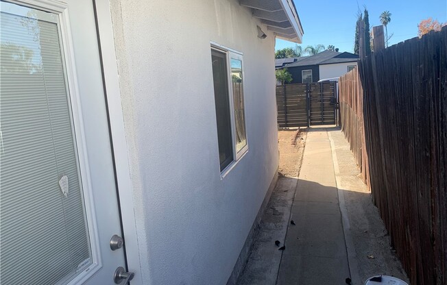10034 NOBLE AVE