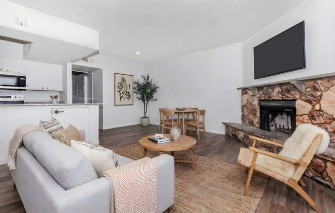 2 beds, 2 baths, 817 sqft, $1,175, Unit 124