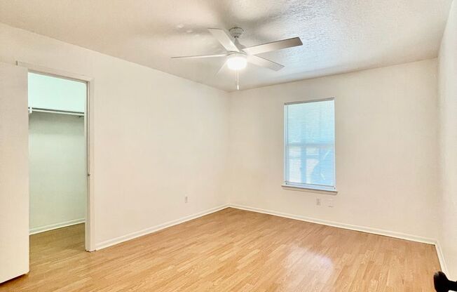 2 beds, 1 bath, 832 sqft, $1,050