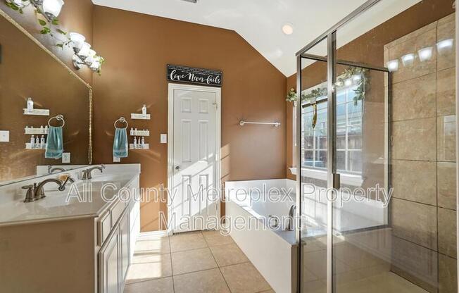 7114 WATERBURY DR
