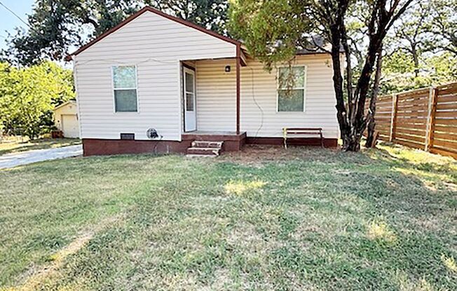 NIce 2 Bdrm 1 Bath Home near UNT and I-35E in Denton Tx.
