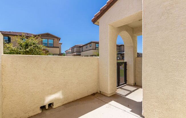 Gorgeous Townhouse In The Heart of Goodyear