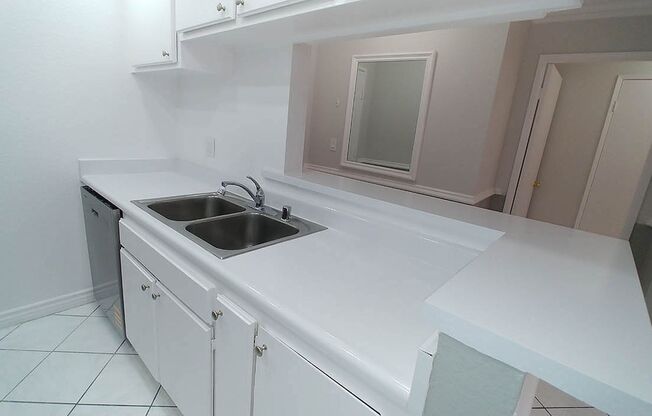 2 beds, 2 baths, 910 sqft, $2,795, Unit 401