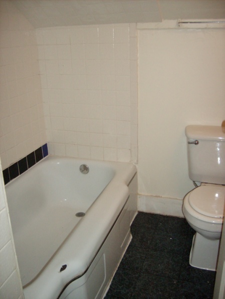 Studio, 1 bath, 300 sqft, $725, Unit 3