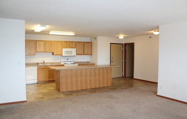 3 beds, 2 baths, 1,285 sqft, $1,425, Unit 323