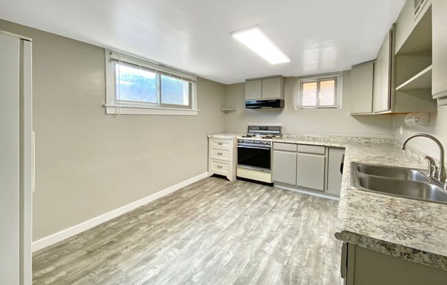 3 beds, 1 bath, $1,895, Unit Unit B