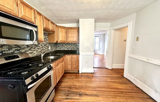 82 DEXTER AVE