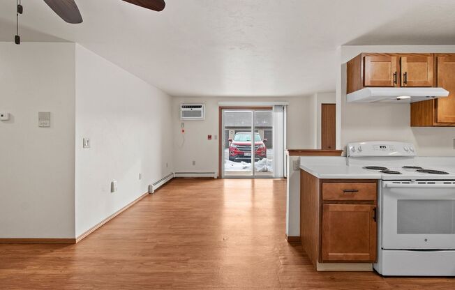 2 beds, 1 bath, 800 sqft, $1,099