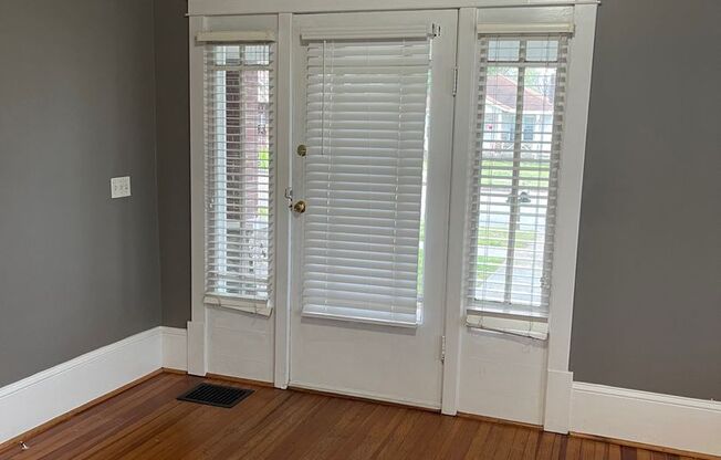 Sylvan Park bungalow, 4508a Park Ave.  2br, 1.5bath, Pets ok