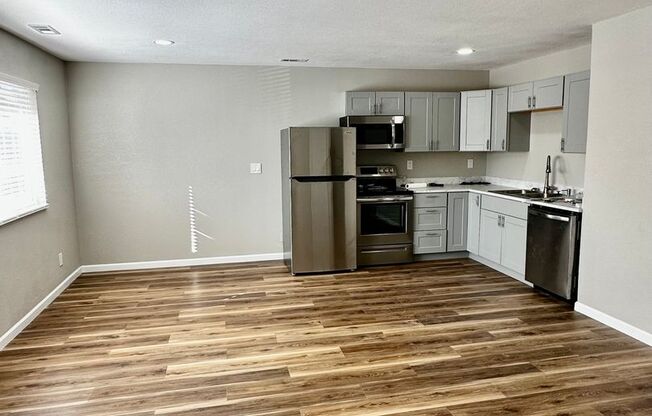 2 beds, 1 bath, 800 sqft, $1,200, Unit 2525 Astrozon