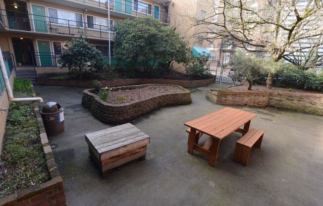 Melrose Court Apartments