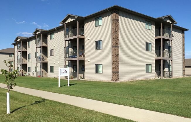 3 beds, 2 baths, 1,369 sqft, $1,445, Unit 1320-305