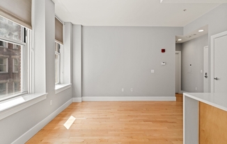 1 bed, 1 bath, 657 sqft, $3,500, Unit L515