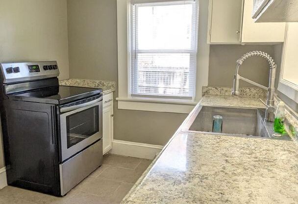 2 beds, 1 bath, $1,700