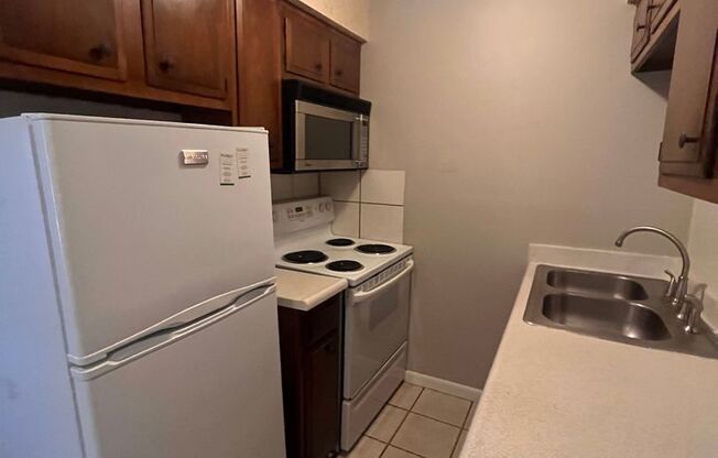 Studio, 1 bath, 400 sqft, $935, Unit 204