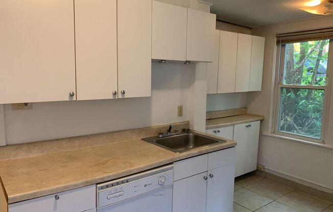 3 beds, 1 bath, $1,925, Unit 5710 A