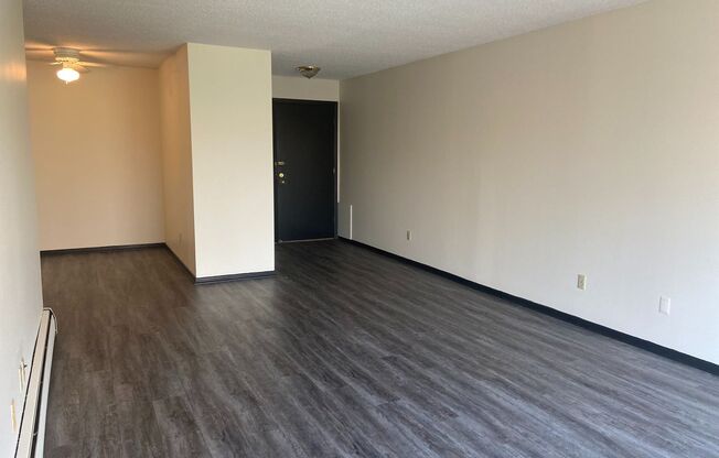 2 beds, 1.5 baths, 1,060 sqft, $1,275, Unit 7700-319