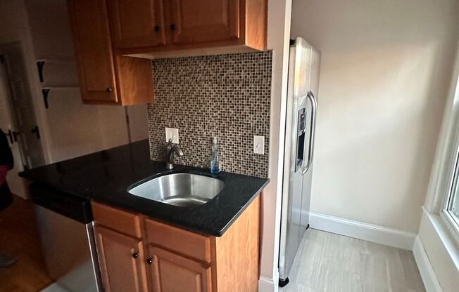 1 bed, 1 bath, $1,800, Unit 61 Monument Street