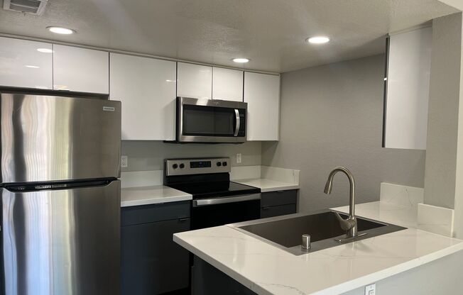 2 beds, 2 baths, 986 sqft, $2,695, Unit 256