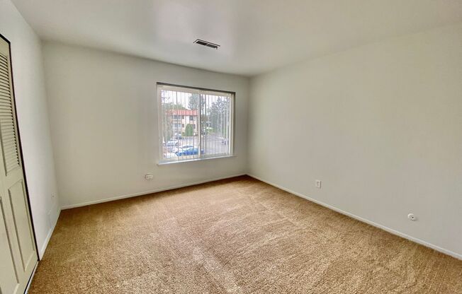 2 beds, 1 bath, 1,000 sqft, $1,295, Unit 619 Flint Rd. #5