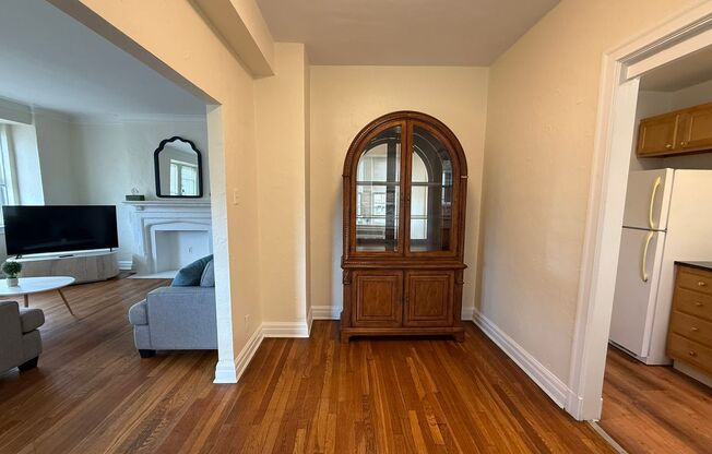 2 beds, 2 baths, 1,303 sqft, $3,000, Unit New King Edward  402