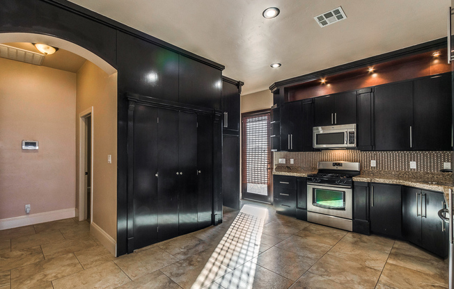Gorgeous Custom Home on a corner lot in Ventanas - East El Paso!