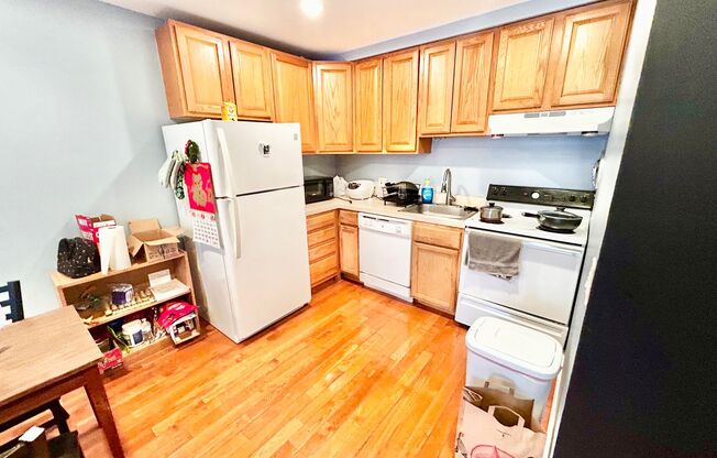 2 beds, 1 bath, 768 sqft, $2,425, Unit 215