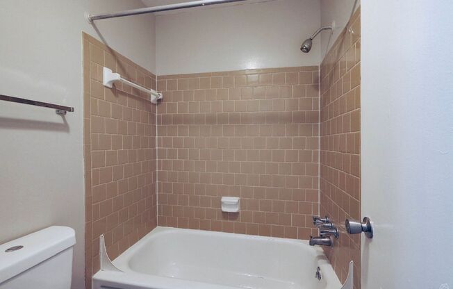1 bed, 1 bath, 672 sqft, $1,175, Unit 2010-12