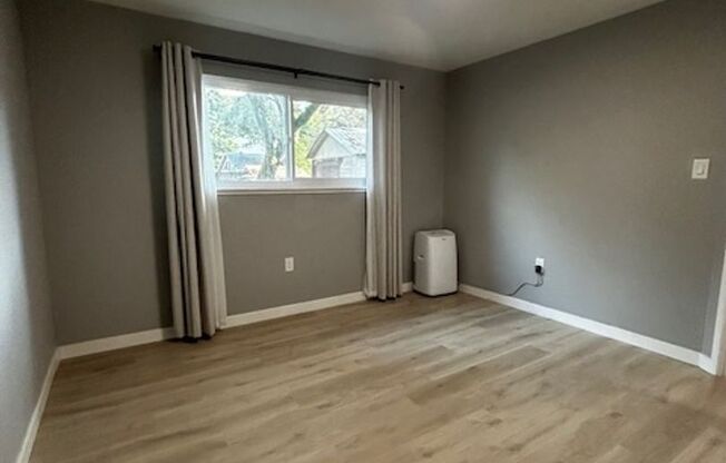 2 beds, 1 bath, $2,500, Unit Walnut 425