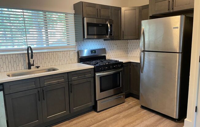 2 beds, 1 bath, 700 sqft, $1,750, Unit 226-23