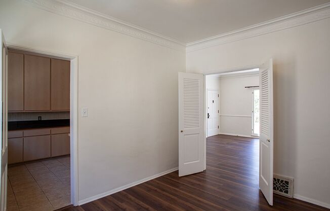 Charming Vintage 1 Bed / 1 Bath in the Heart of West Hollywood