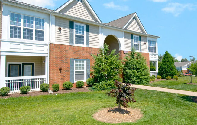 Spacious Lawn at Brittany Commons Apartments, Virginia, 22553