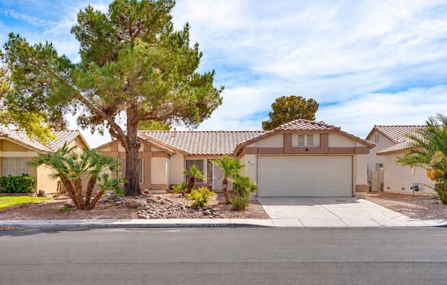 Single Story * 3 bedroom * New Paint & Flooring