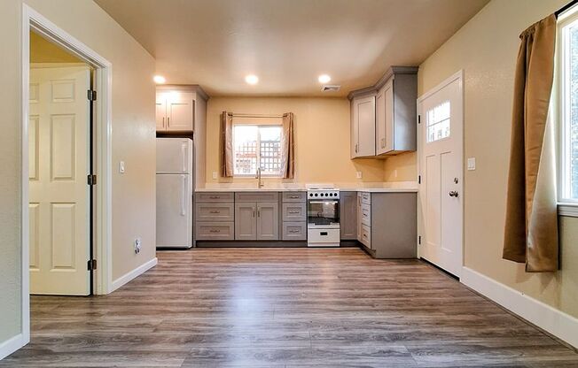 Beautiful 1bd Cottage Recently Remodeled - Accepting Cats