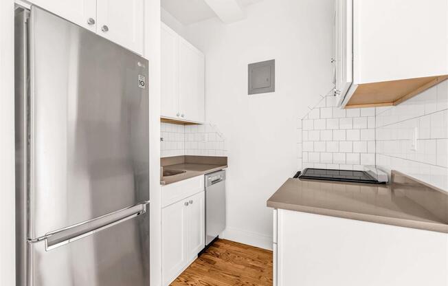 Studio, 1 bath, $3,500, Unit 305