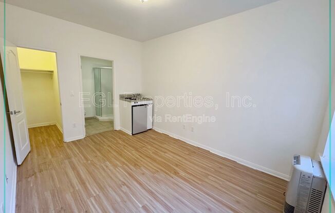 Studio, 1 bath, 350 sqft, $1,189, Unit 214